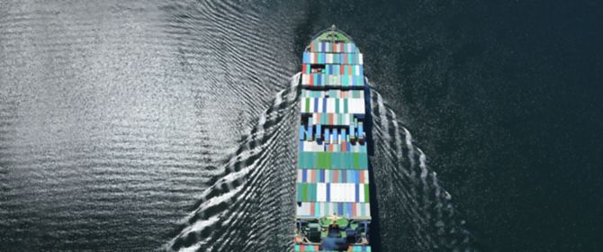 Containerschiff auf Hoher See